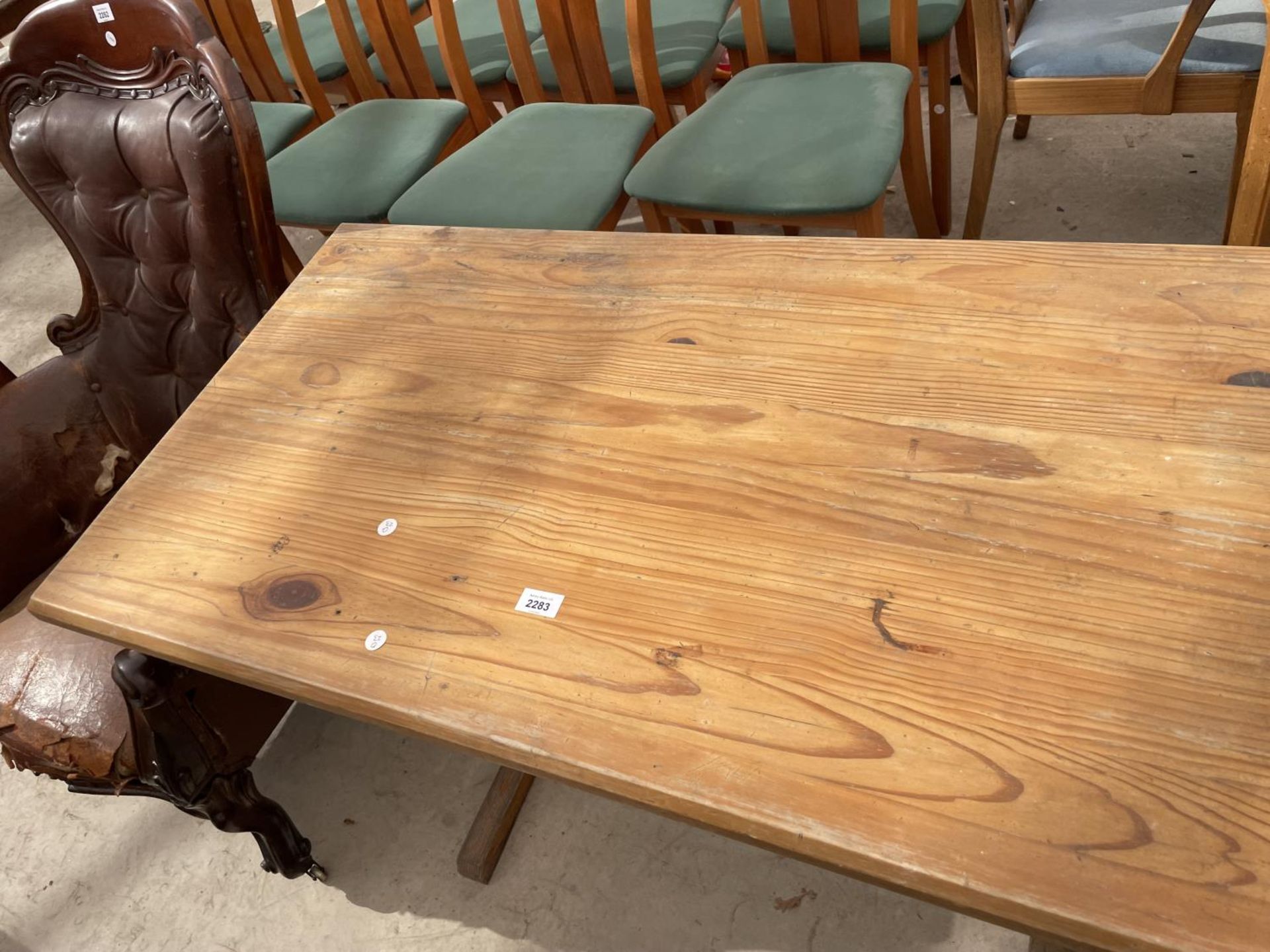 A MODERN PINE KITCHEN TABLE, 44X23" - Image 2 of 3