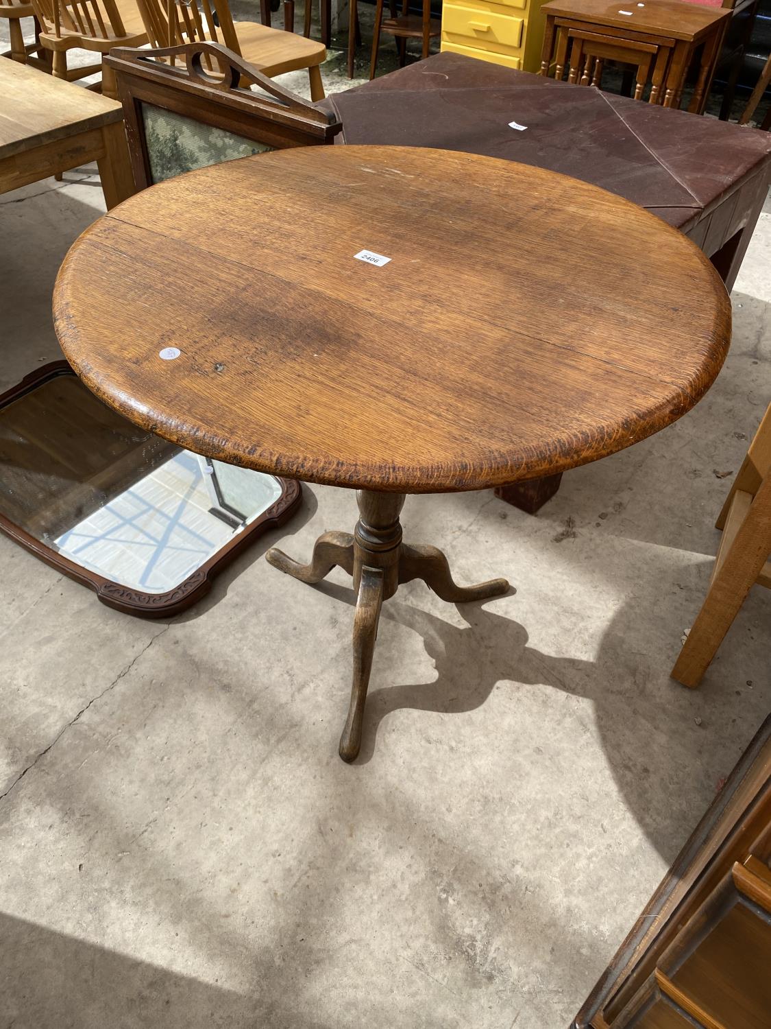 A GEORGE III AND LATER OAK TRIPOD TABLE, 29" DIAMETER