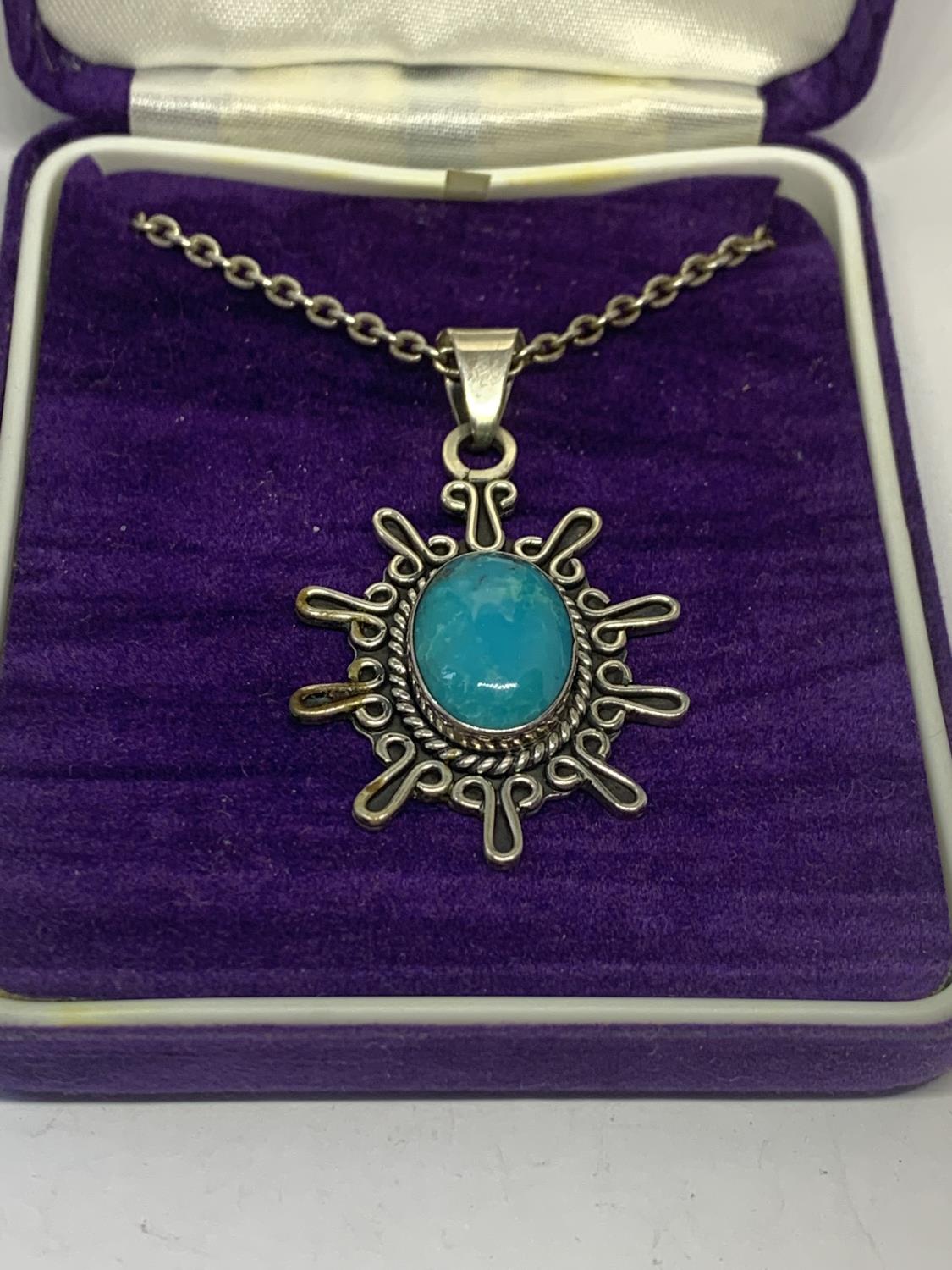 A SILVER NECKLACE WITH A NAVAJO STONE PENDANT IN A PRESENTATION BOX