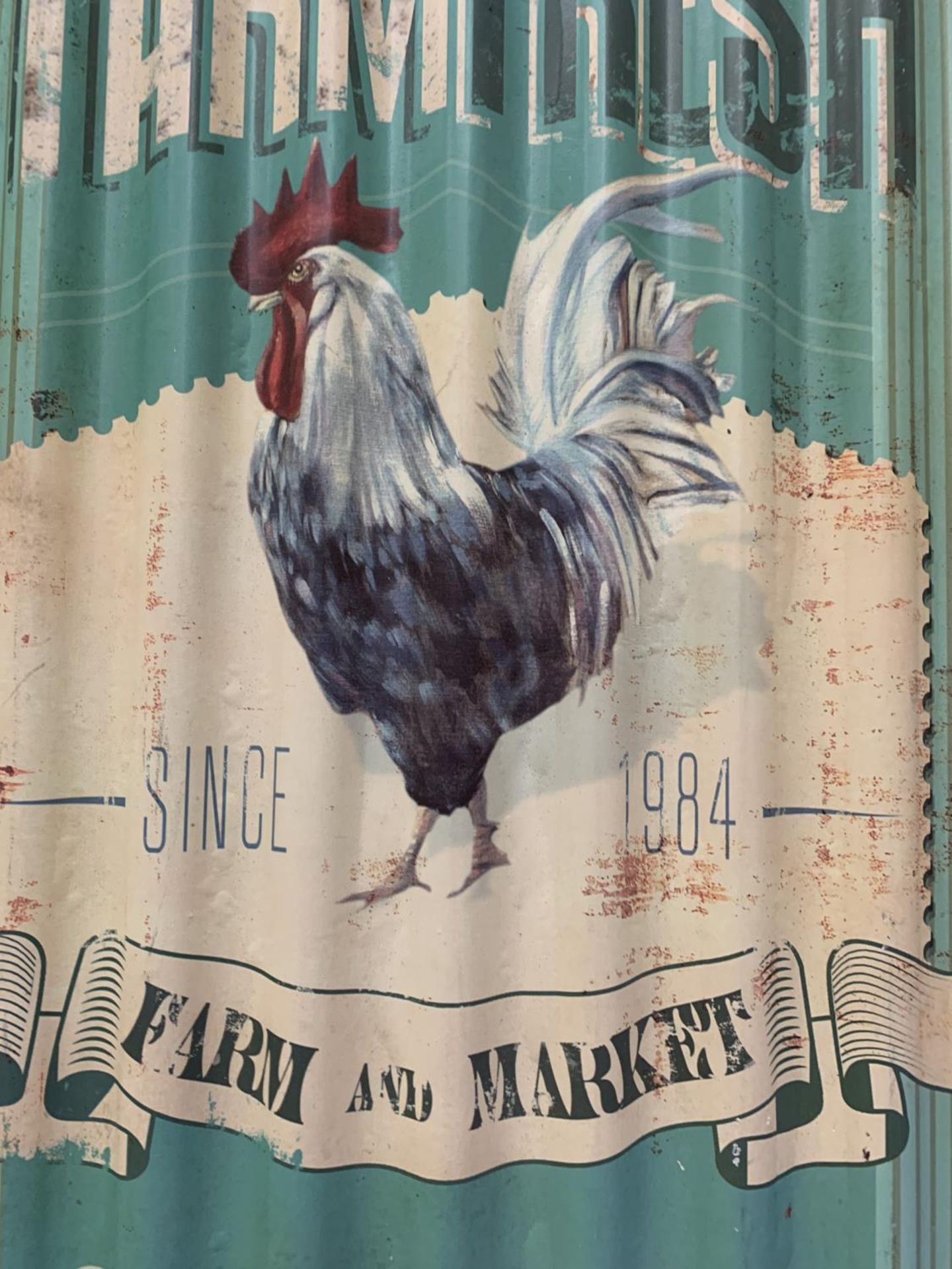 A VINTAGE STYLE CORRUGATED SIGN ADVERTSING FARM FRESH CHICKEN - Image 2 of 2