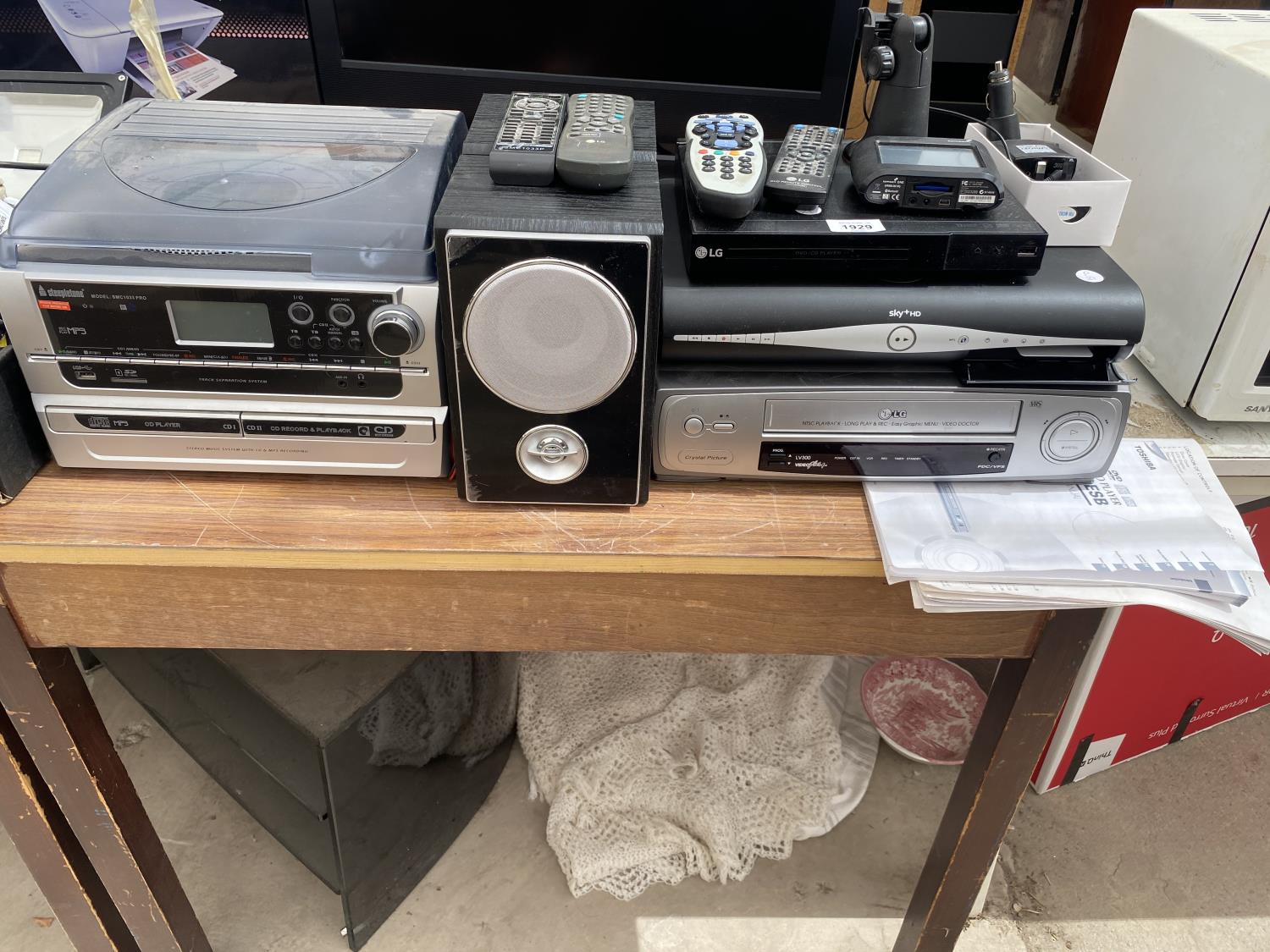 AN ASSORTMENT OF ITEMS TO INCLUDE AN LG VHS PLAYER, STEEPLETONE STEREO AND SPEAKERS ETC