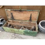 A VINTAGE WOODEN JOINERS CHEST WITH AN ASSORTMENT OF TOOLS TO INCLUDE WOOD PLANES ETC