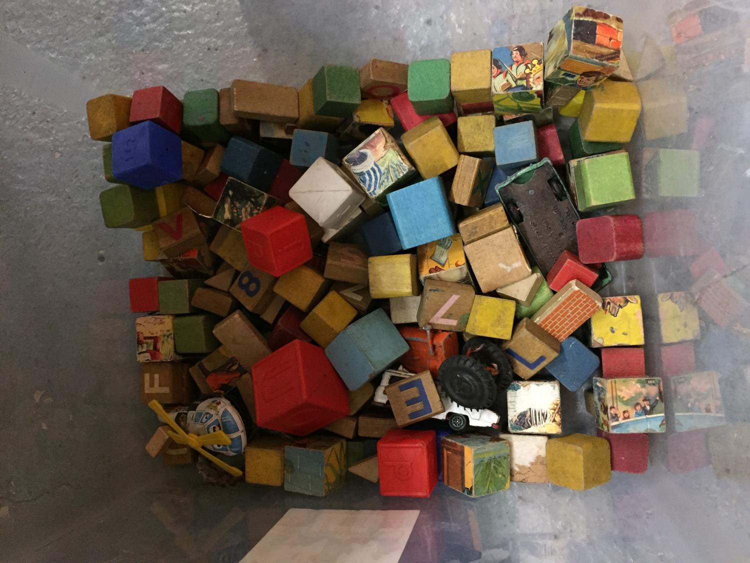 A BOX OF VINTAGE CHILDRENS BUILDING BLOCKS - Image 2 of 2