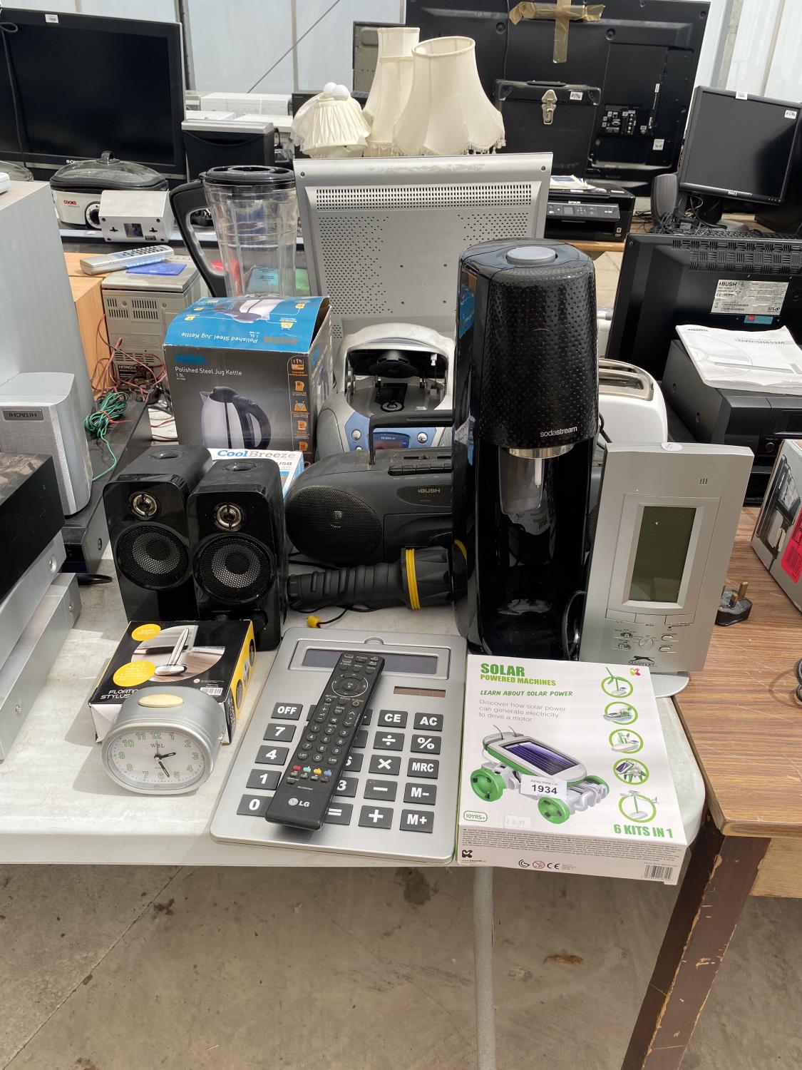 AN ASSORTMENT OF ELECTRICALS TO INCLUDE A SODASTREAM, TOASTER AND SPEAKERS ETC