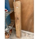 A VINTAGE SOLID PINE BEAM/MANTEL PIECE (L:135CM W & D:19CM)