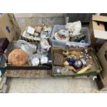 AN ASSORTMENT OF HOUSEHOLD CLEARANCE ITEMS TO INCLUDE CERAMICS, TREEN ITEMS AND GLASS WARE ETC