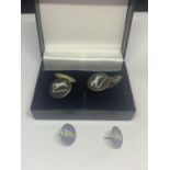 A PAIR OF SILVER WEDGWOOD BLACK CUFFLINKS WITH HORSE DESIGN AND A PAIR OF BLUE EARRINGS (ONE A/F) IN