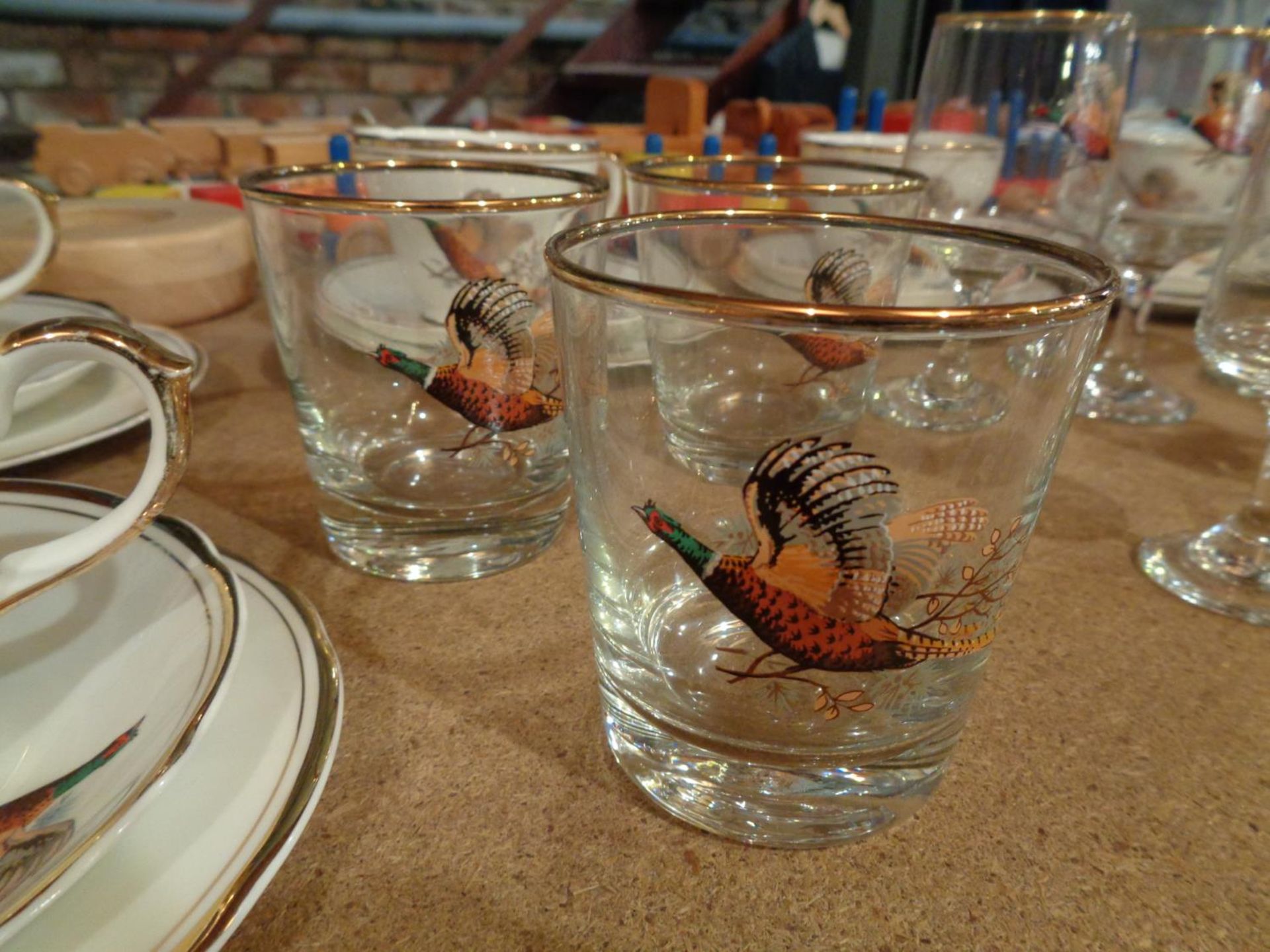 A SHERIDEN TEA SET OF SIX TRIOS AND MATCHING GLASSES IN A PHEASANT DESIGN - Image 4 of 4