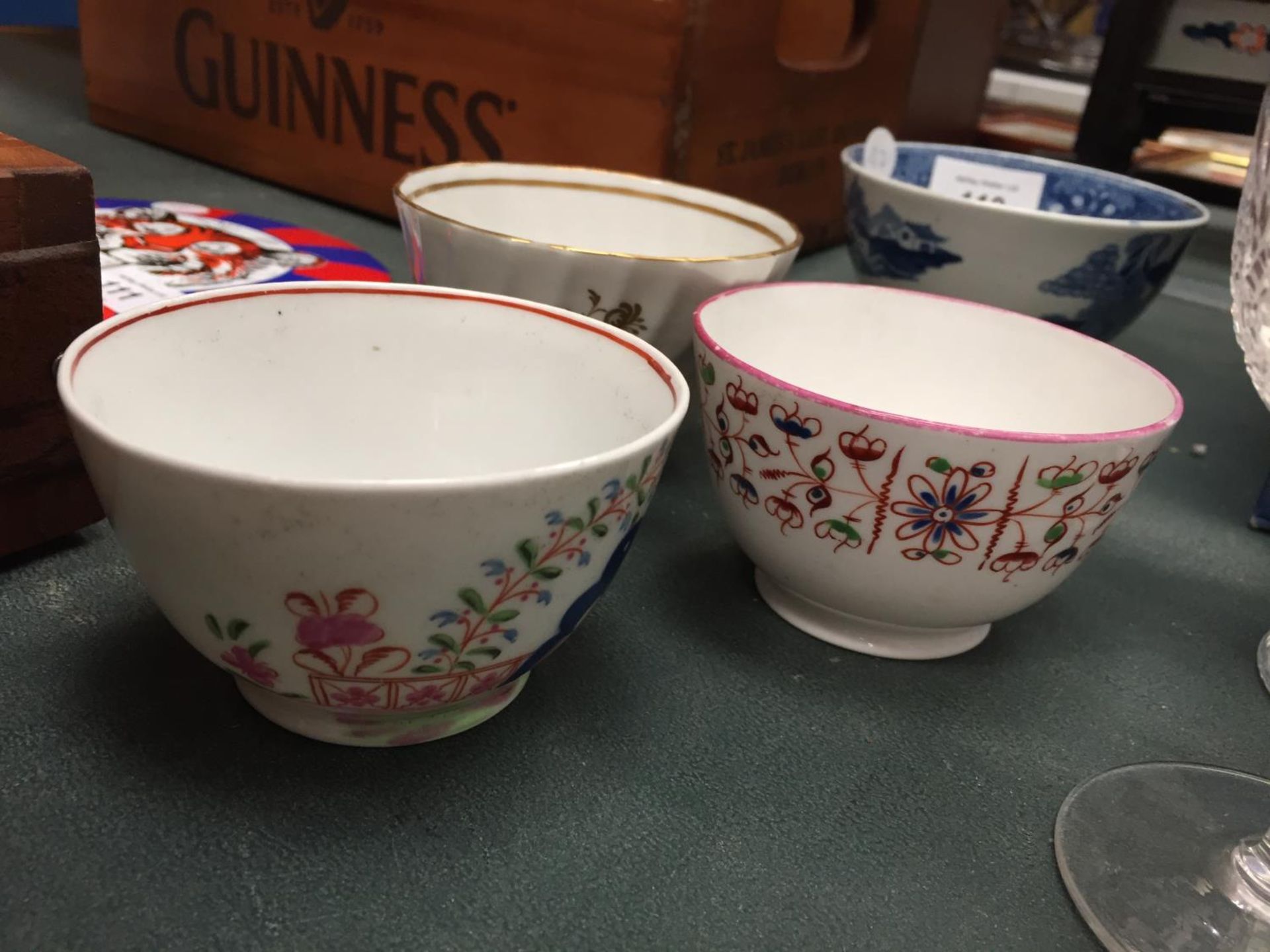 A COLLECTION OF 18TH/19TH CENTURY TEA BOWLS - Image 2 of 2