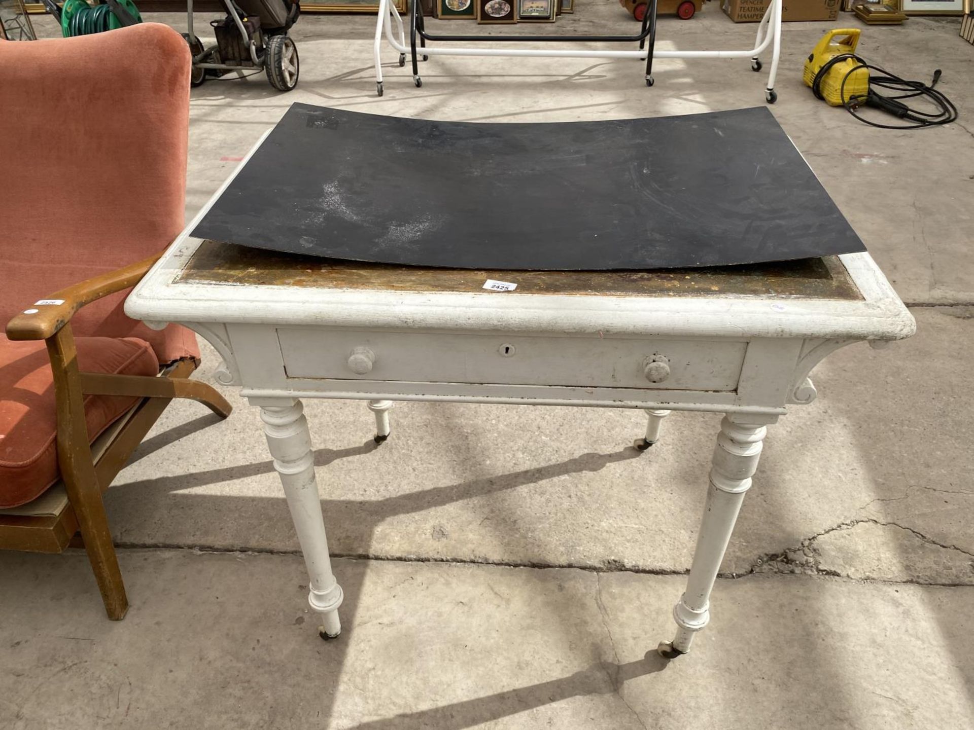 A VICTORIAN PAINTED SIDE TABLE WITH SINGLE DRAWER, ON TURNED TAPERING LEGS WITH WHITE PORCELAIN