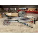 AN ASSORTMENT OF ITEMS TO INCLUDE A GALVANISED MOP BUCKET, BRUSHES AND A ROLL OF CHICKEN WIRE