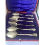 SIX HALLMARKED SILVER SPOONS IN A PRESENTATION BOX