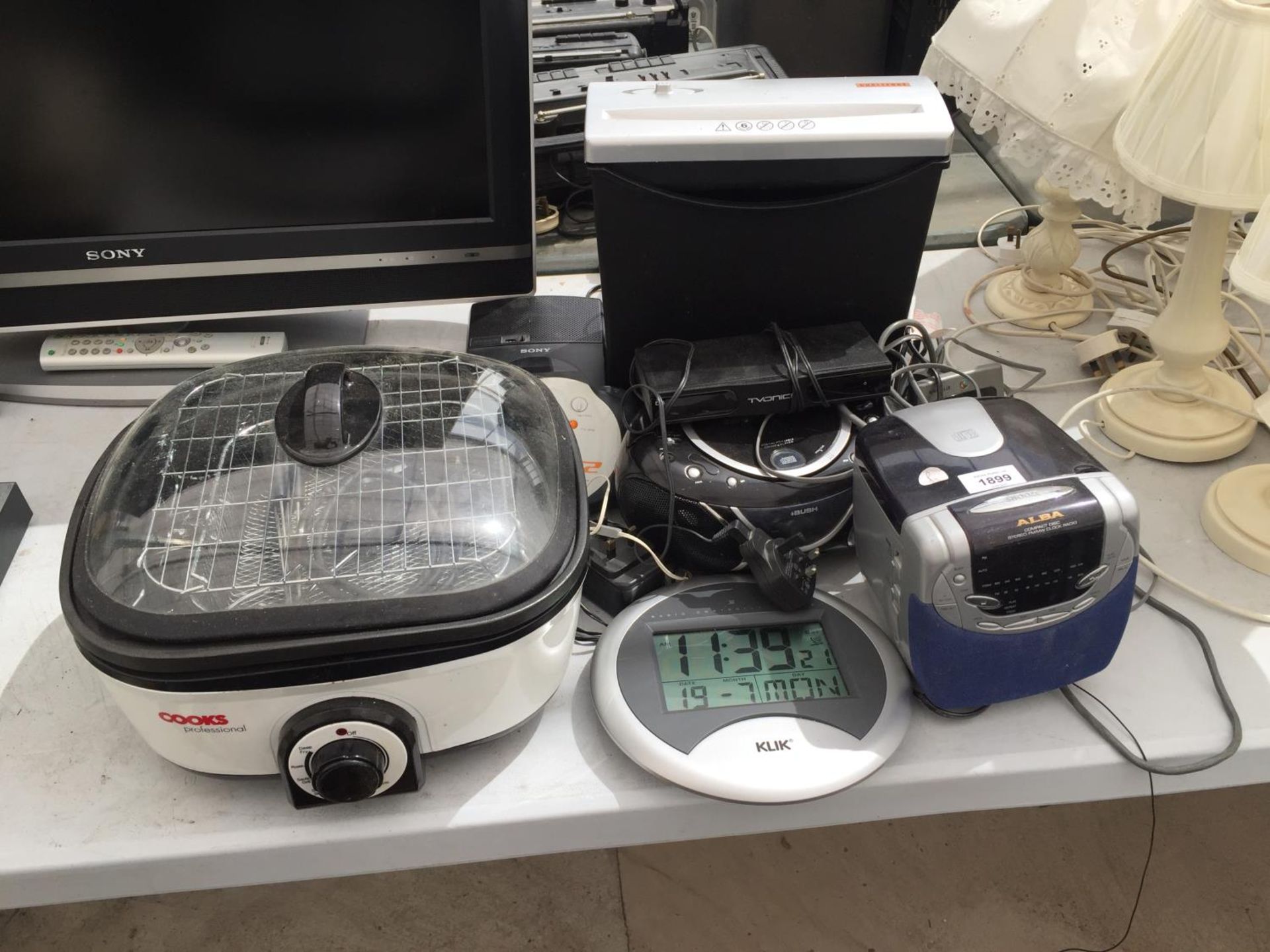 AN ASSORTMENT OF ELECTRICALS TO INCLUDE A PAPER SHREDDERWALKMAN AND DEEP FAT FRYER ETC