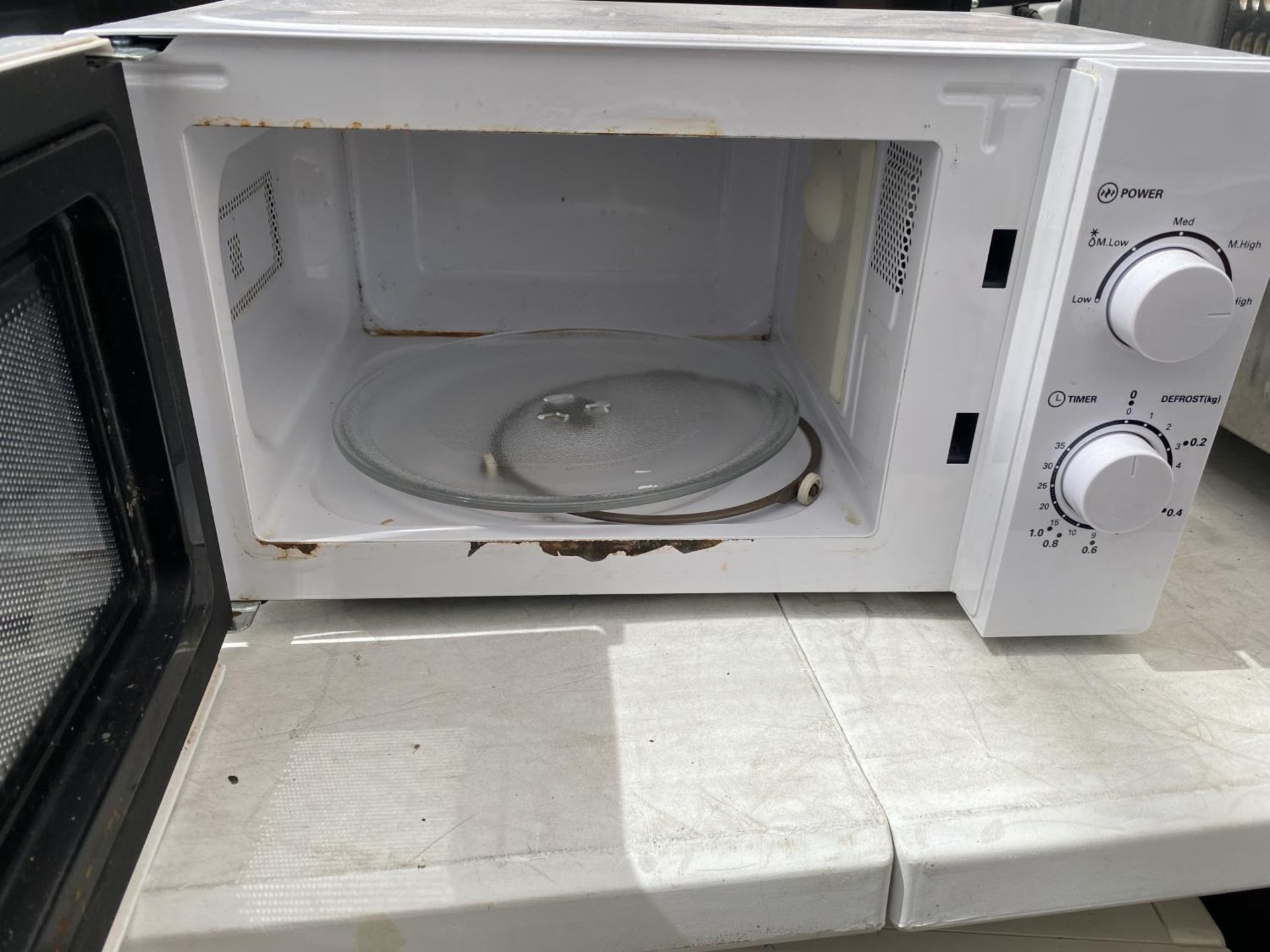 A WHITE MORRISONS MICROWAVE - Image 2 of 2