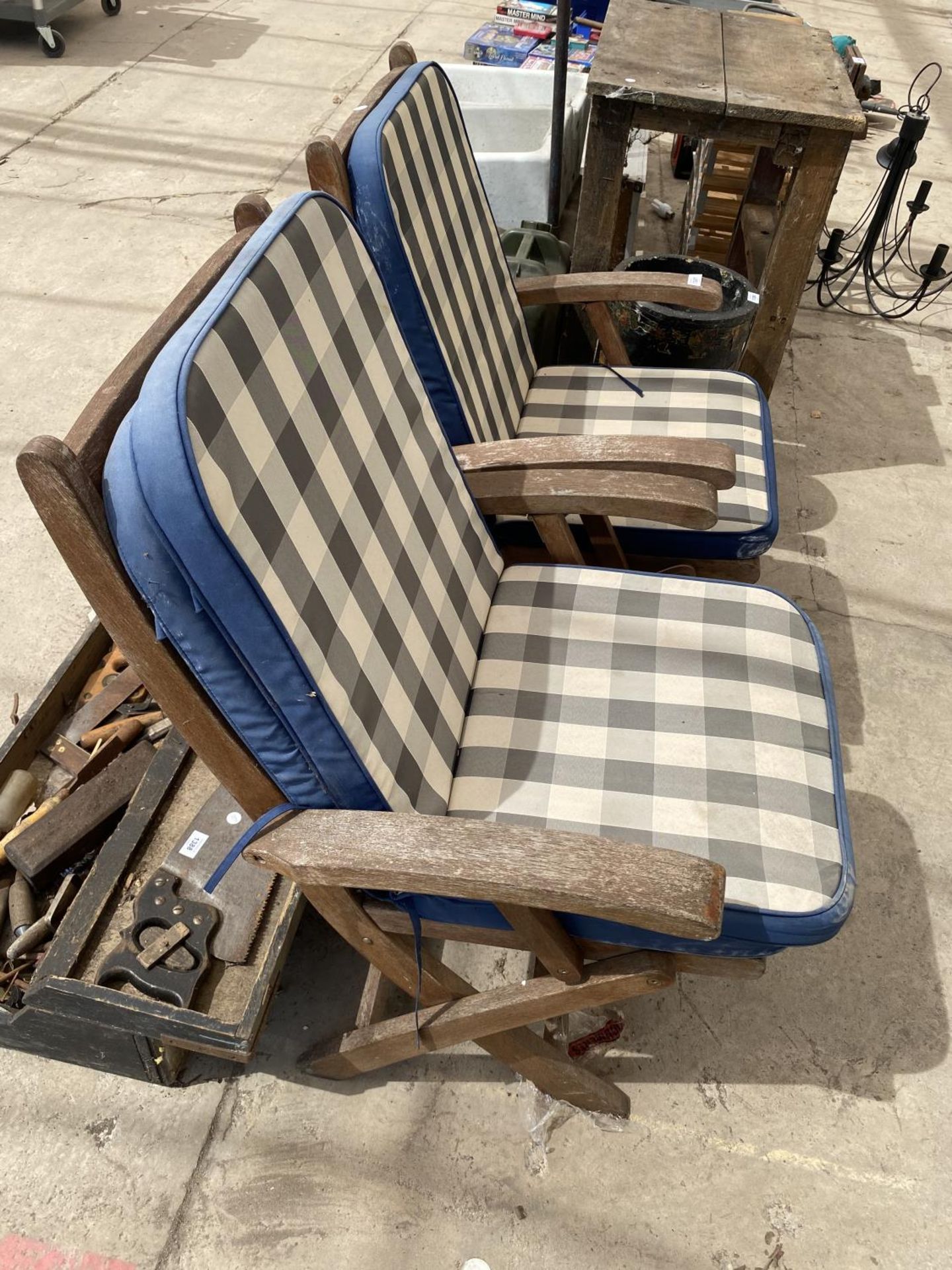 A PAIR OF TEAK FOLDING GARDEN CHAIRS - Image 3 of 3