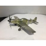 A BOXED PEWTER MODEL 1940 WW2 AEROPLANE 'NORTH AMERICAN P-51 MUSTANG'