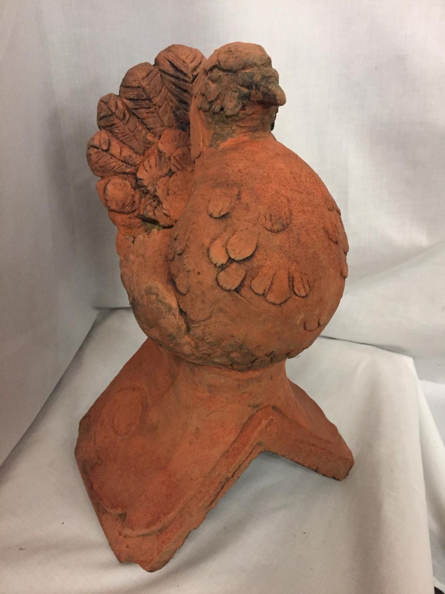 A TERRACOTTA ROOF TILE FINIAL OF A DOVE - Image 4 of 4