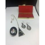A SILVER NECKLACE WITH MOTHER OF PEARL PENDANT, BROOCH AND EARRINGS IN A YELLOW METAL BOX