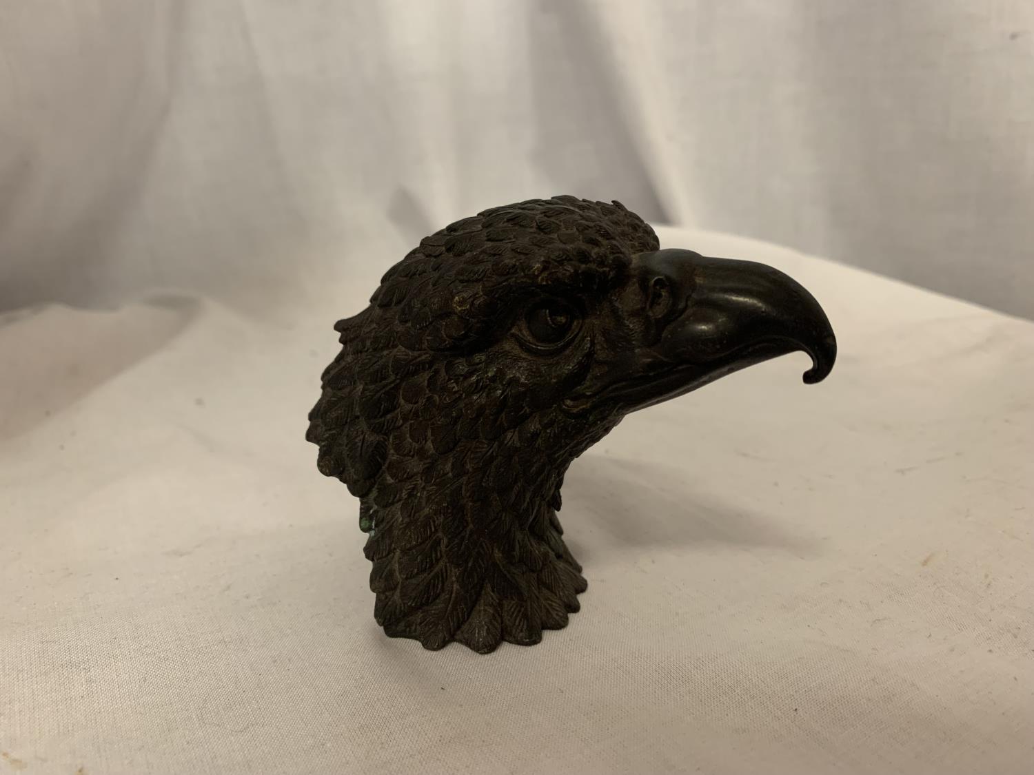 A BRONZE EAGLE HEAD H:8CM