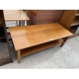 A RETRO TEAK TWO TIER COFFEE TABLE, 39X17"