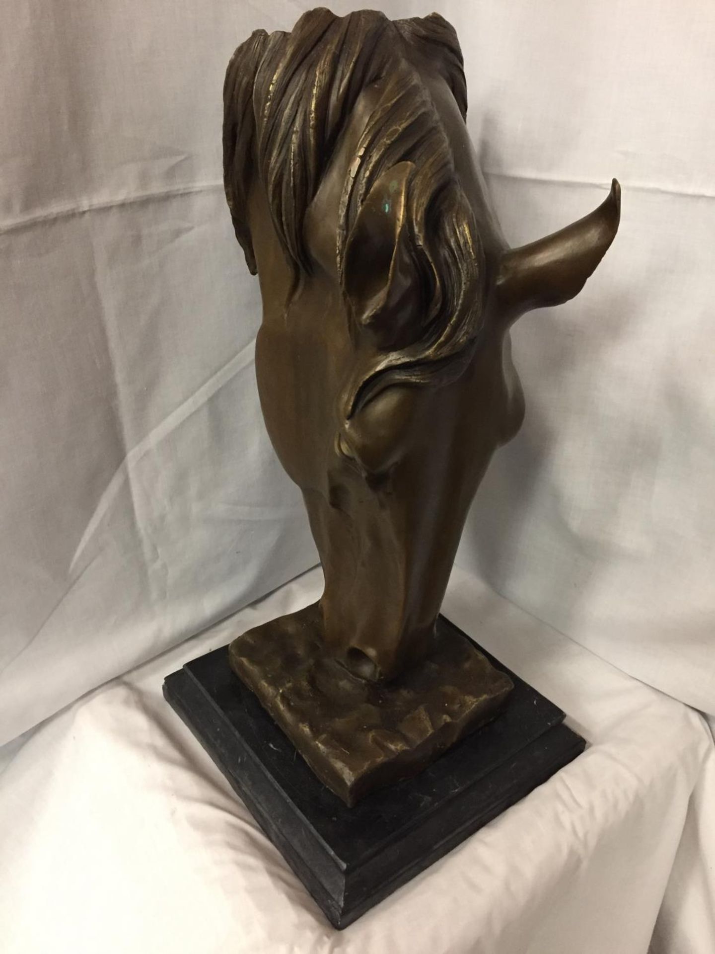 A LARGE BRONZE SCULPTURE OF A HORSE'S HEAD ON A MARBLE BASE 58CM HIGH - Image 2 of 3