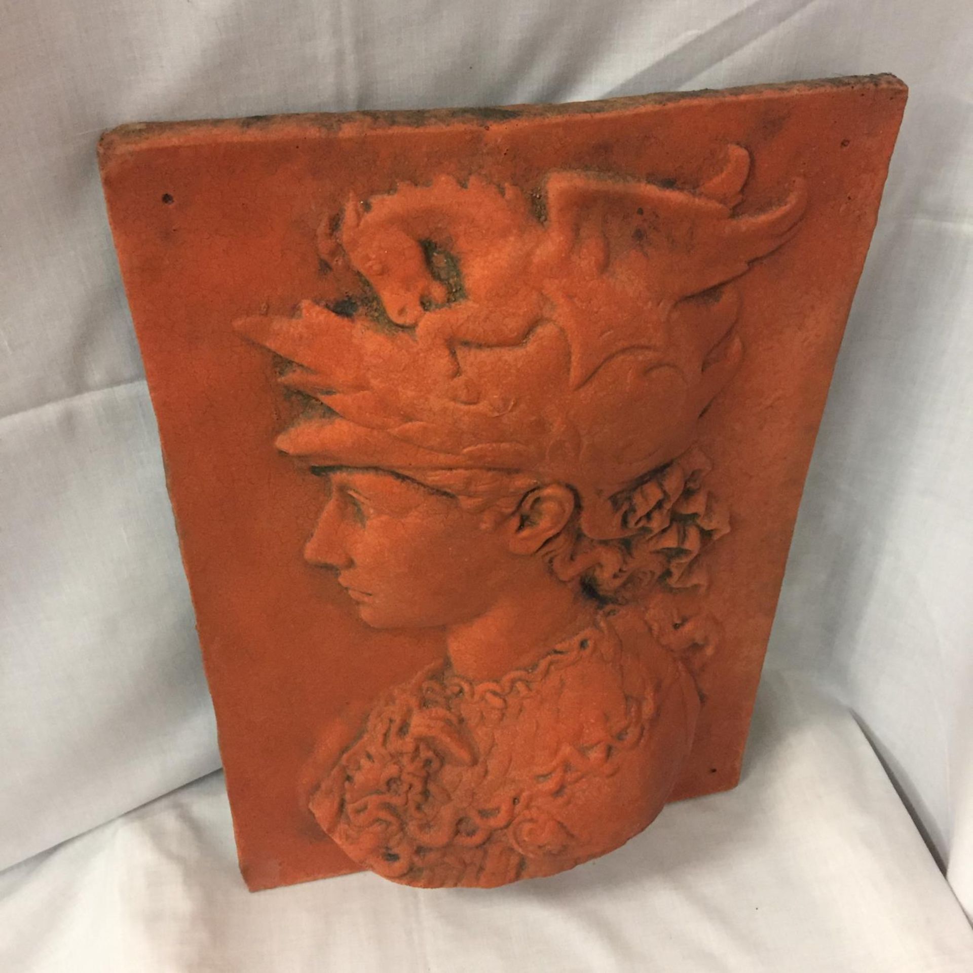 A TERRACOTTA WALL PLAQUE - Image 2 of 2