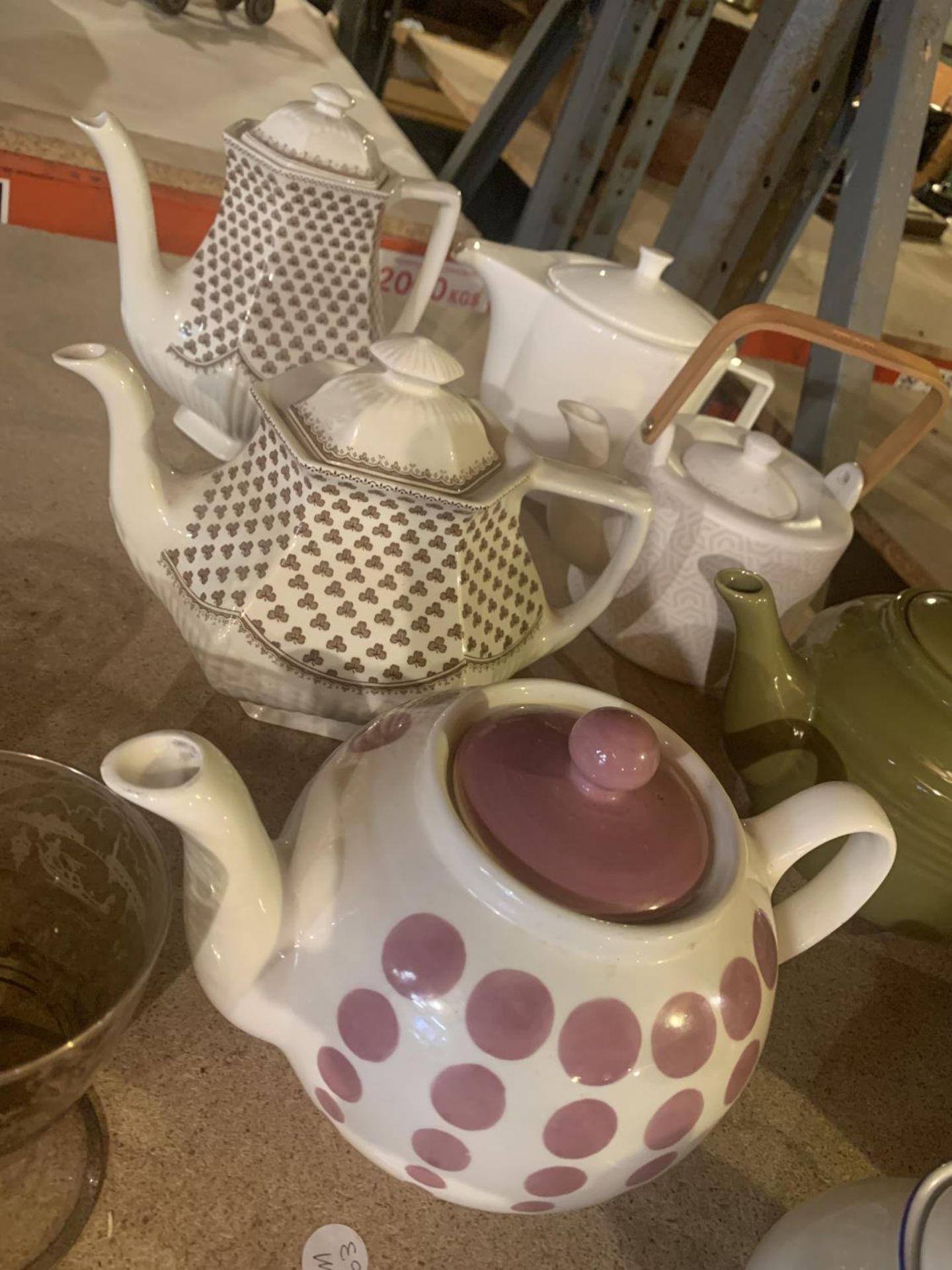 A SELECTION OF 6 TEA POTS AND 2 COFFEE POTS - Image 2 of 3