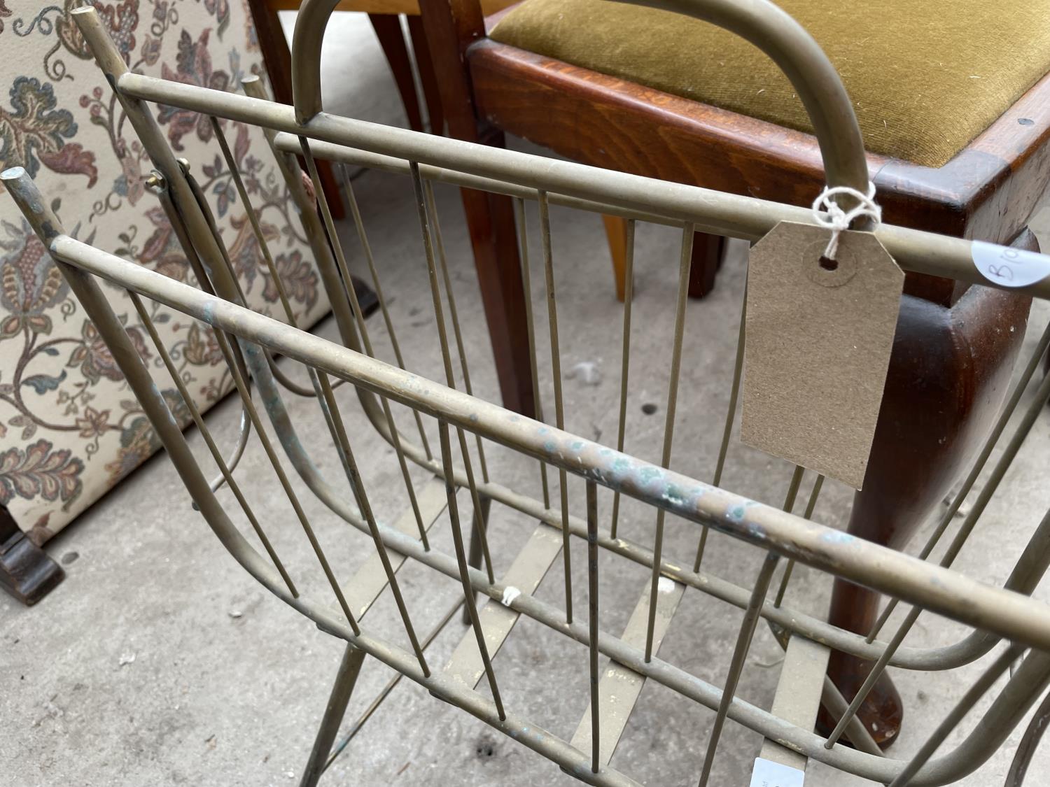 AN EDWARDIAN BRASS TWO DIVISION MAGAZINE/PAPER RACK - Image 2 of 2