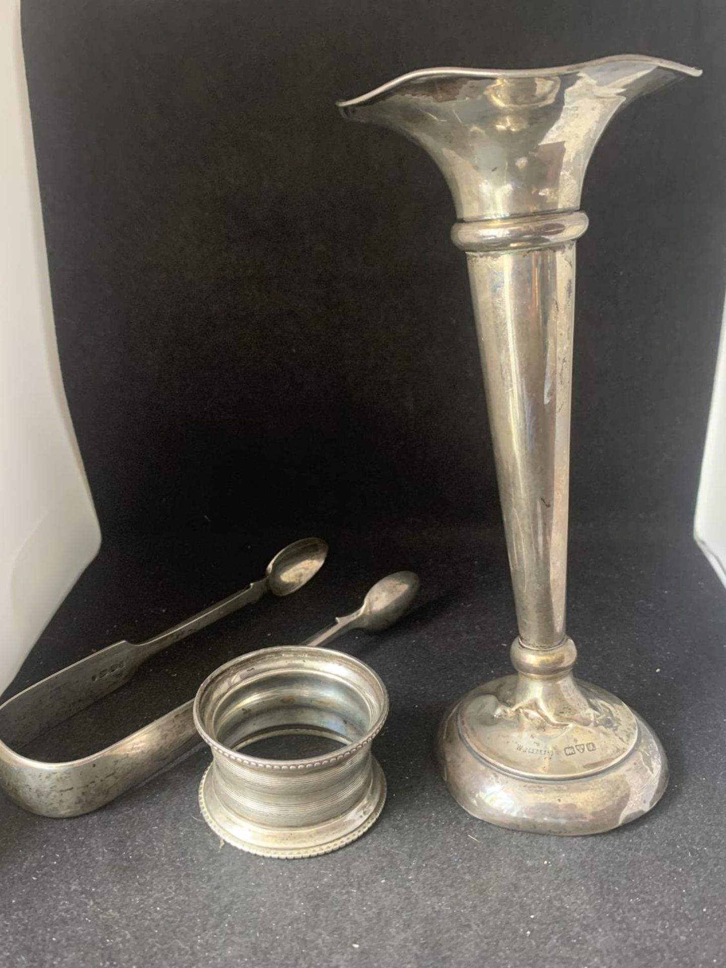 THREE HALLMARKED SILVER ITEMS TO INCLUDE A BUD VASE, NAPKIN RING AND TONGS GROSS WEIGHT 116 GRAMS