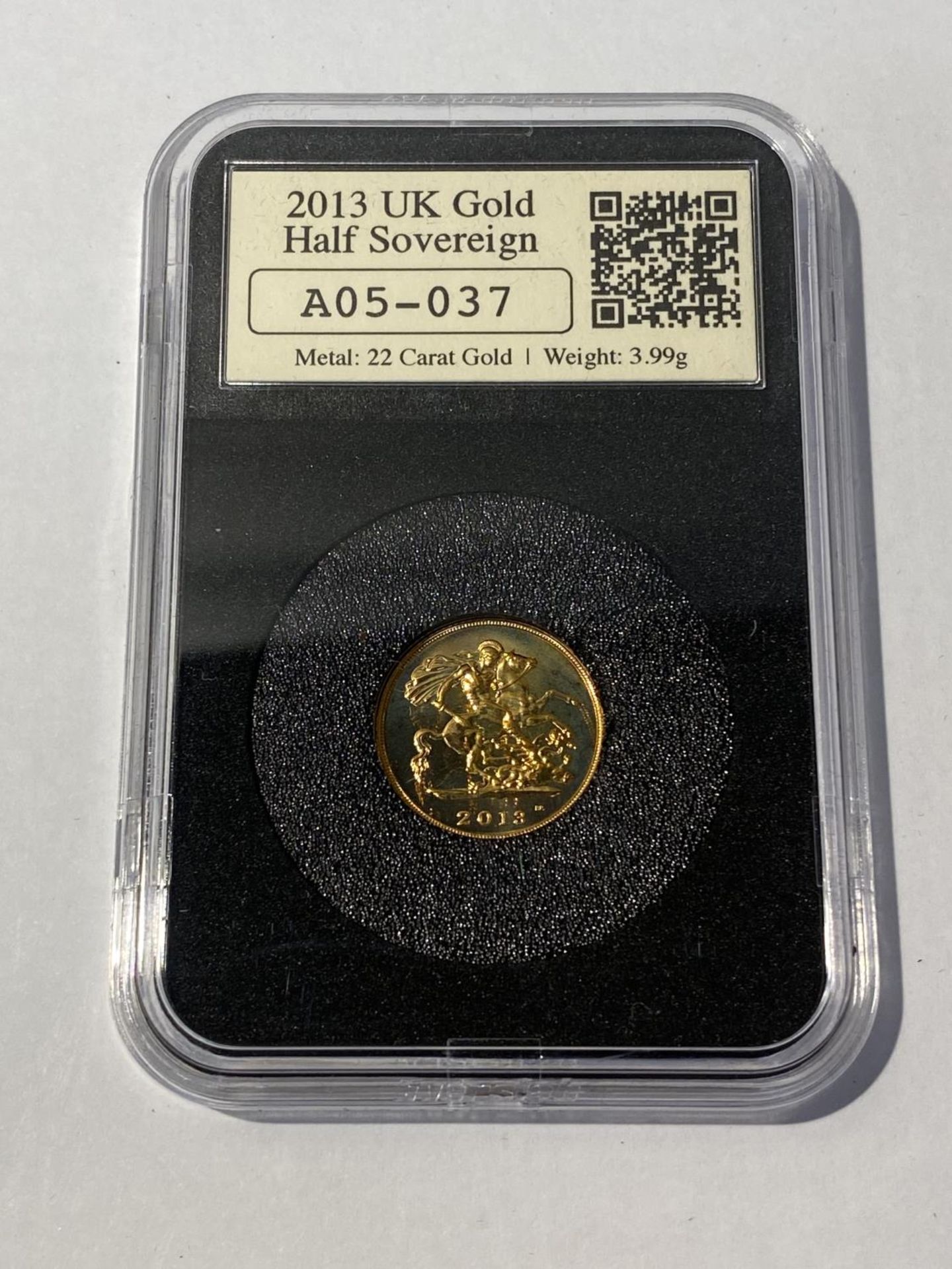 A UK GOLD SOVEREIGN, HALF SOVEREIGN AND QUARTER SOVEREIGN, QUEEN ELIZABETH 11, 2013, NEATLY - Image 3 of 6