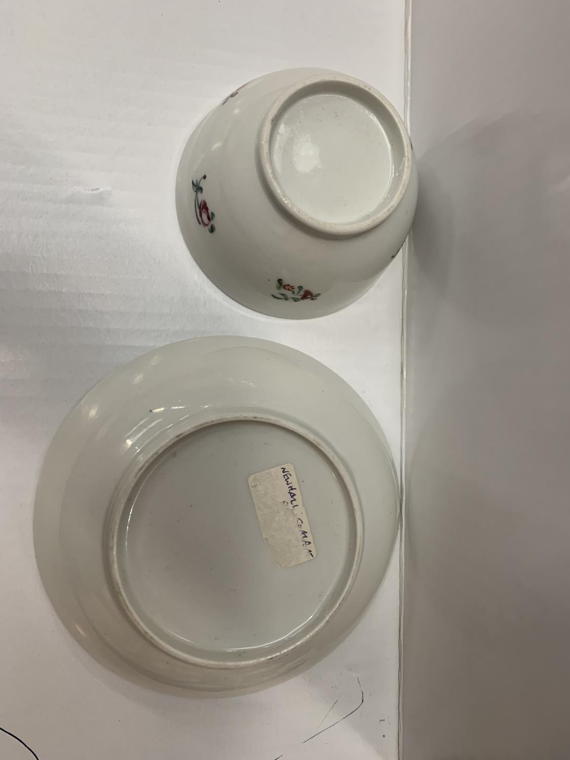 AN 18TH/19TH CENTURY POSSIBLY NEW HALL PORCELAIN TEA BOWL AND SAUCER - Image 3 of 3