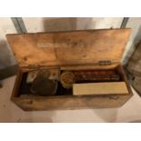 A WOODEN BOX OF SMALL TINS, BOXES AND COSTUME JEWELLERY