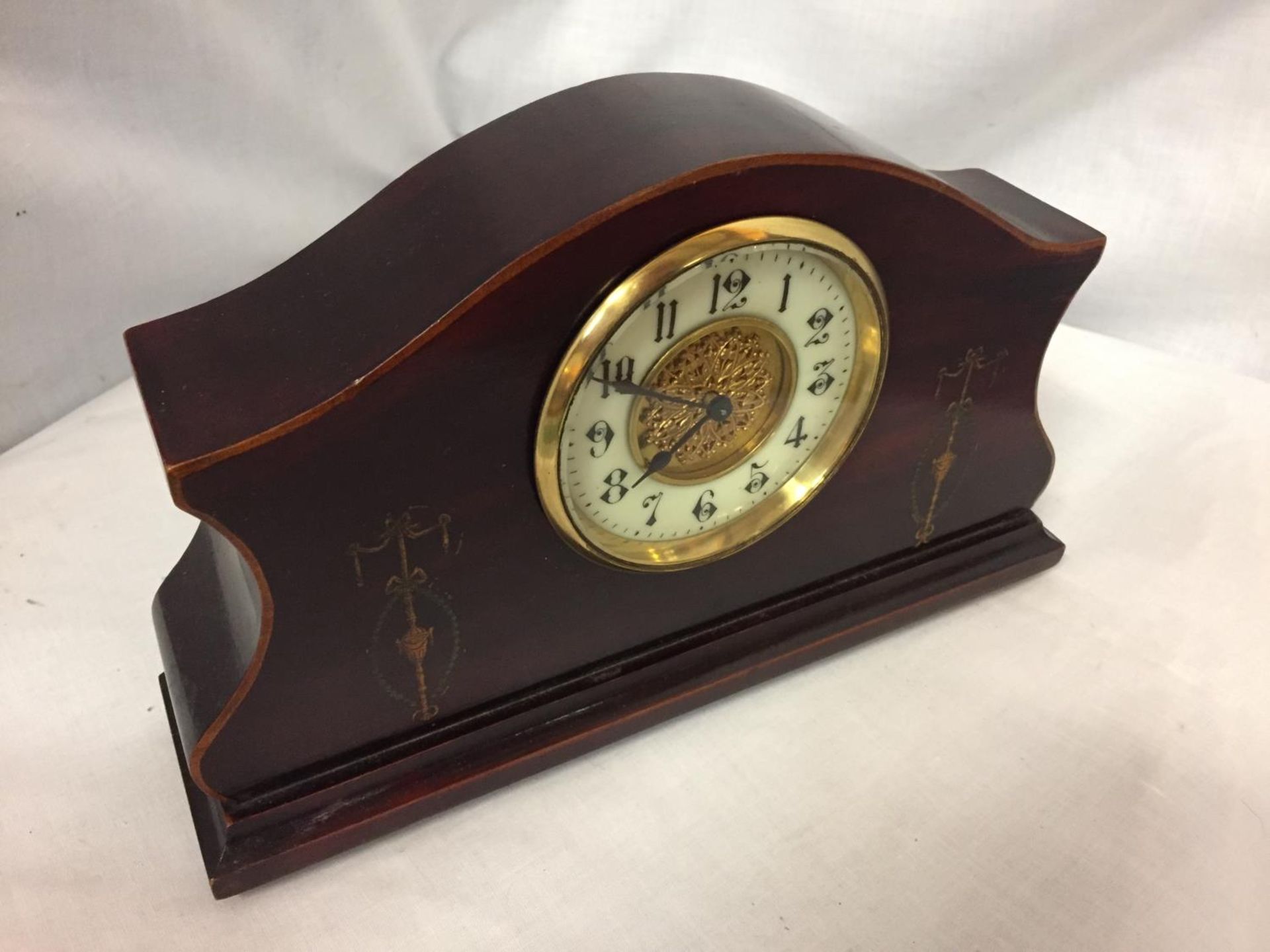 AN INLAID MAHOGANY MANTLE CLOCK WITH GILDED CENTRE FACE AND ENAMEL DIAL - Image 2 of 4