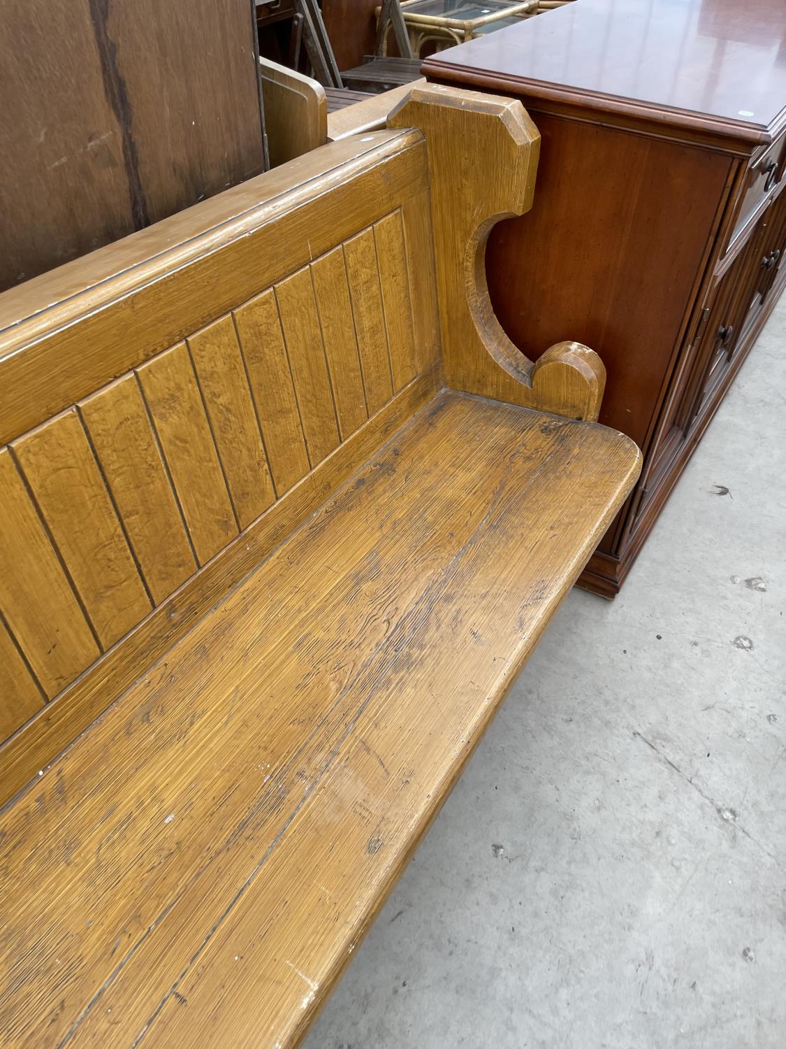 A VICTORIAN SCUMBLE 13' CHRUCH PEW - Image 4 of 4