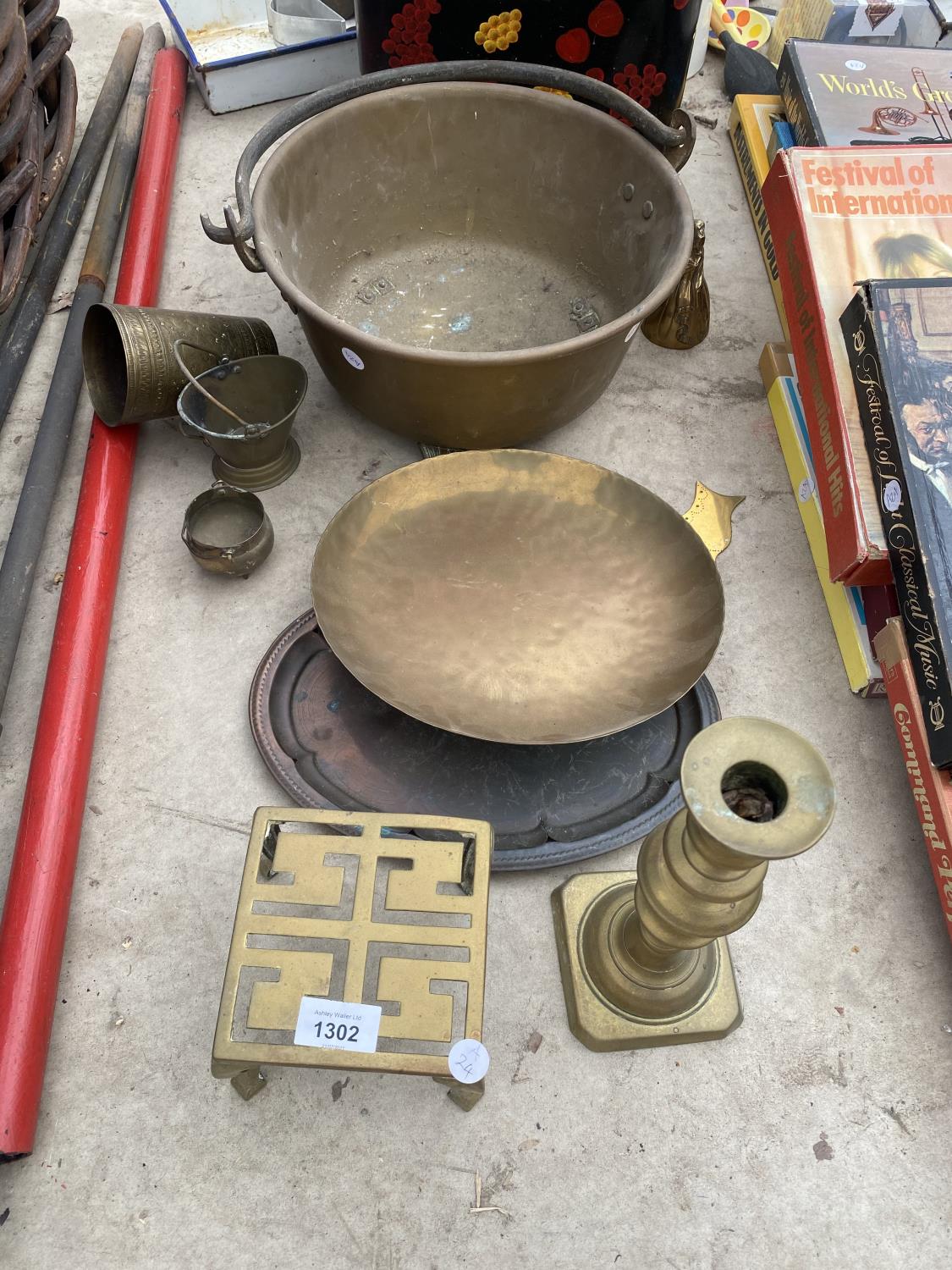 AN ASSORTMENT OF BRASS WARE TO INCLUDE A JAM PAN, TRIVET STAND AND CANDLE STICK ETC