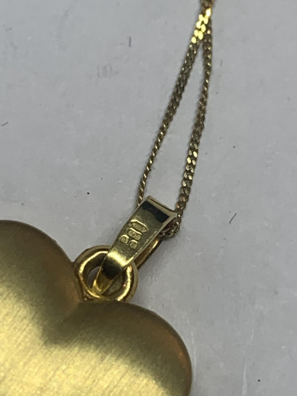 A 9 CARAT GOLD NECKLACE WITH HEART SHAPED LOCKET IN A PRESENTATION BOX - Image 5 of 5