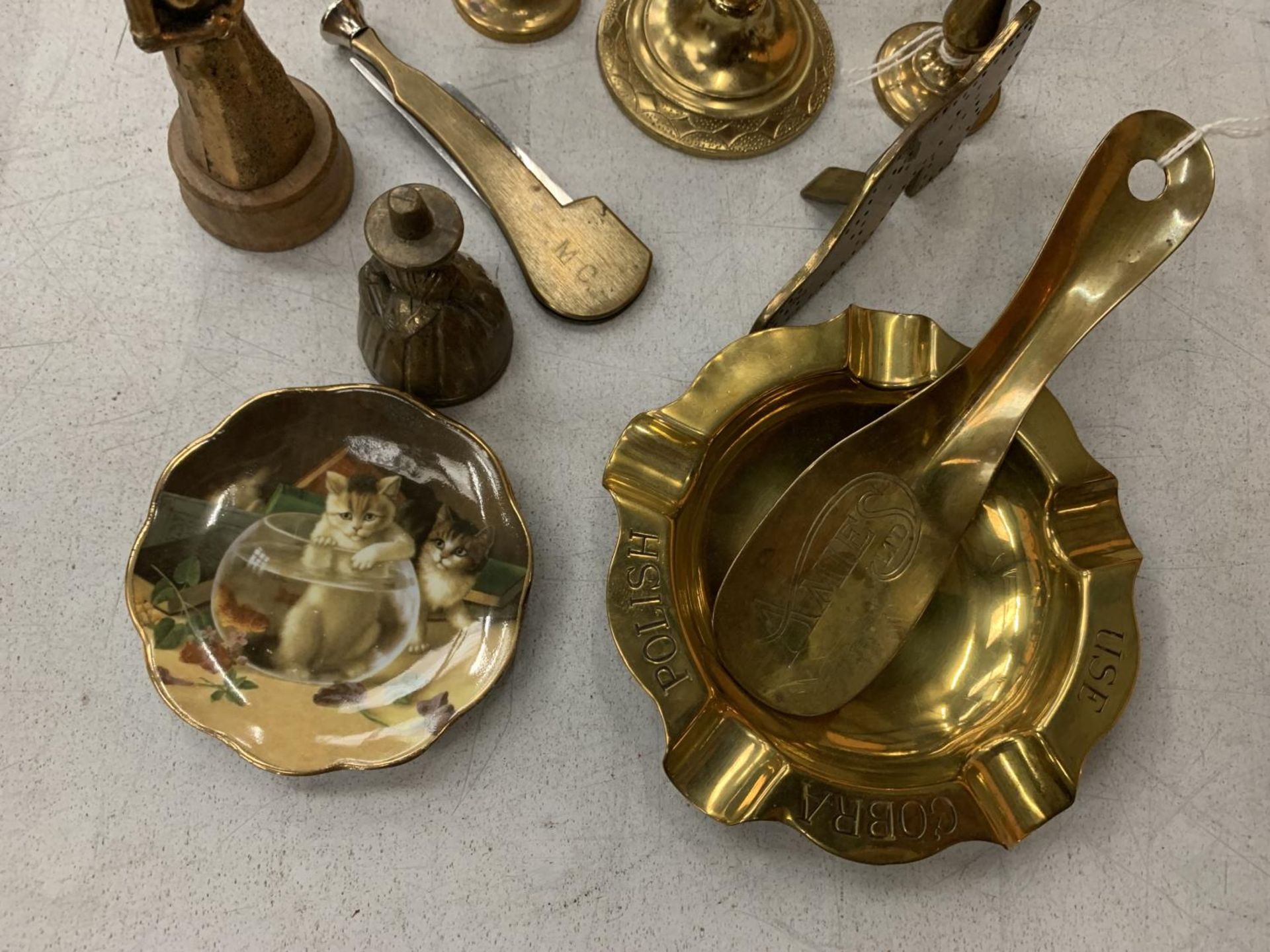 VARIOUS BRASSWARE ITEMS TO INCLUDE WELSH DOLLS, CANDLESTICKS, WEIGHTS ETC - Image 2 of 4