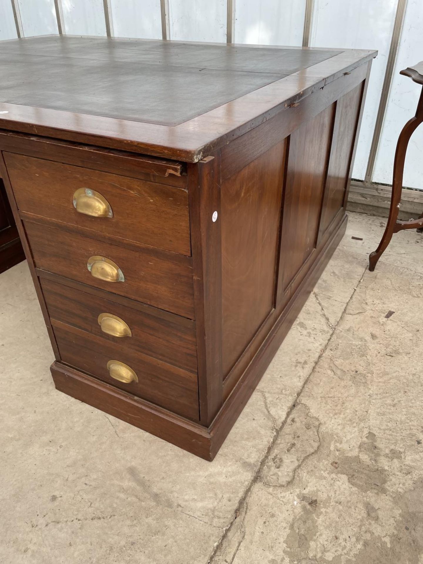 A MID 20TH CENTURY PARTNERS DESK ENCLOSING EIGHTEEN DRAWERS WITH SCOOP HANDLES, FOUR SLIDES, 66X53. - Image 4 of 10