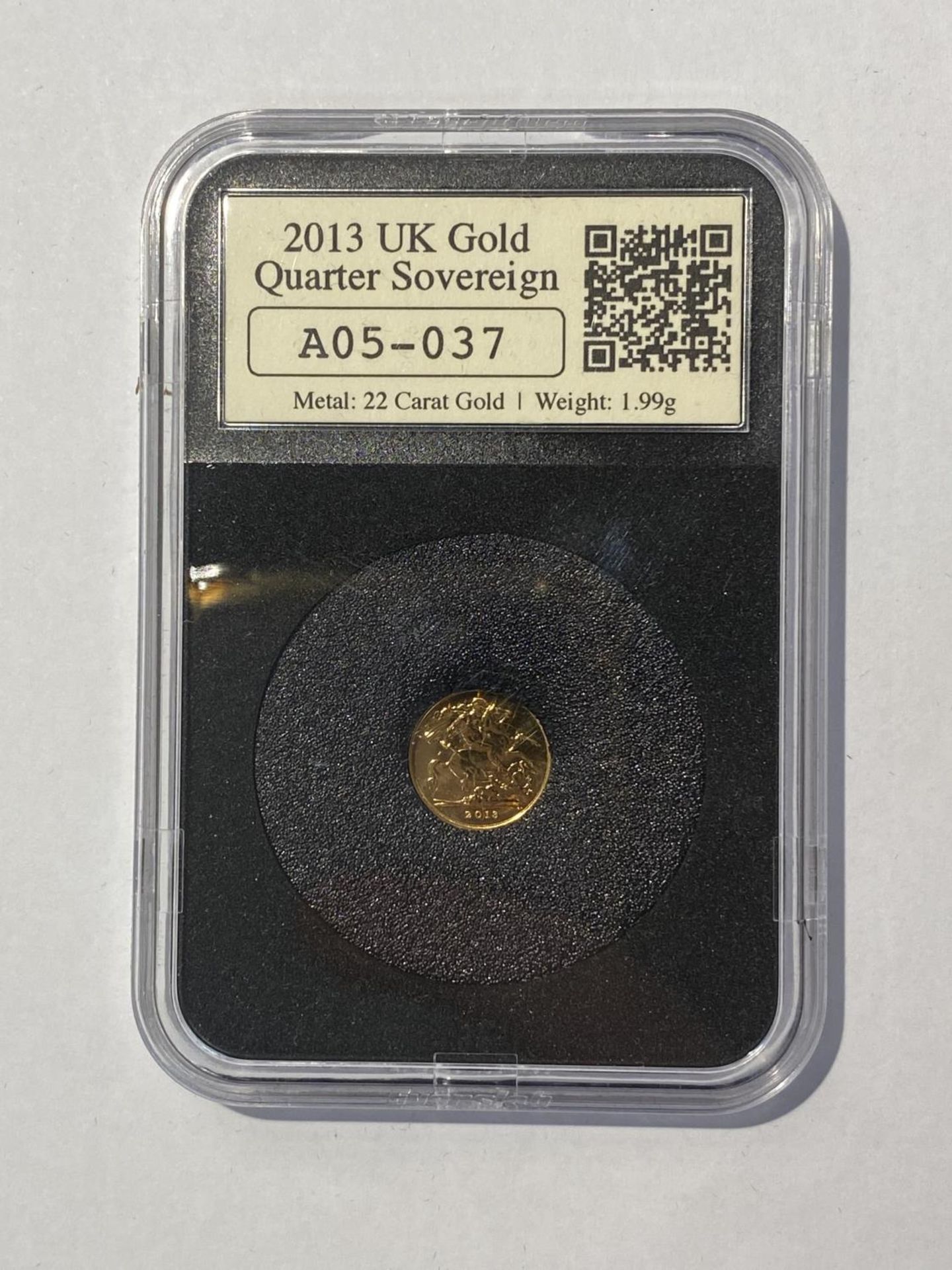 A UK GOLD SOVEREIGN, HALF SOVEREIGN AND QUARTER SOVEREIGN, QUEEN ELIZABETH 11, 2013, NEATLY - Image 4 of 6