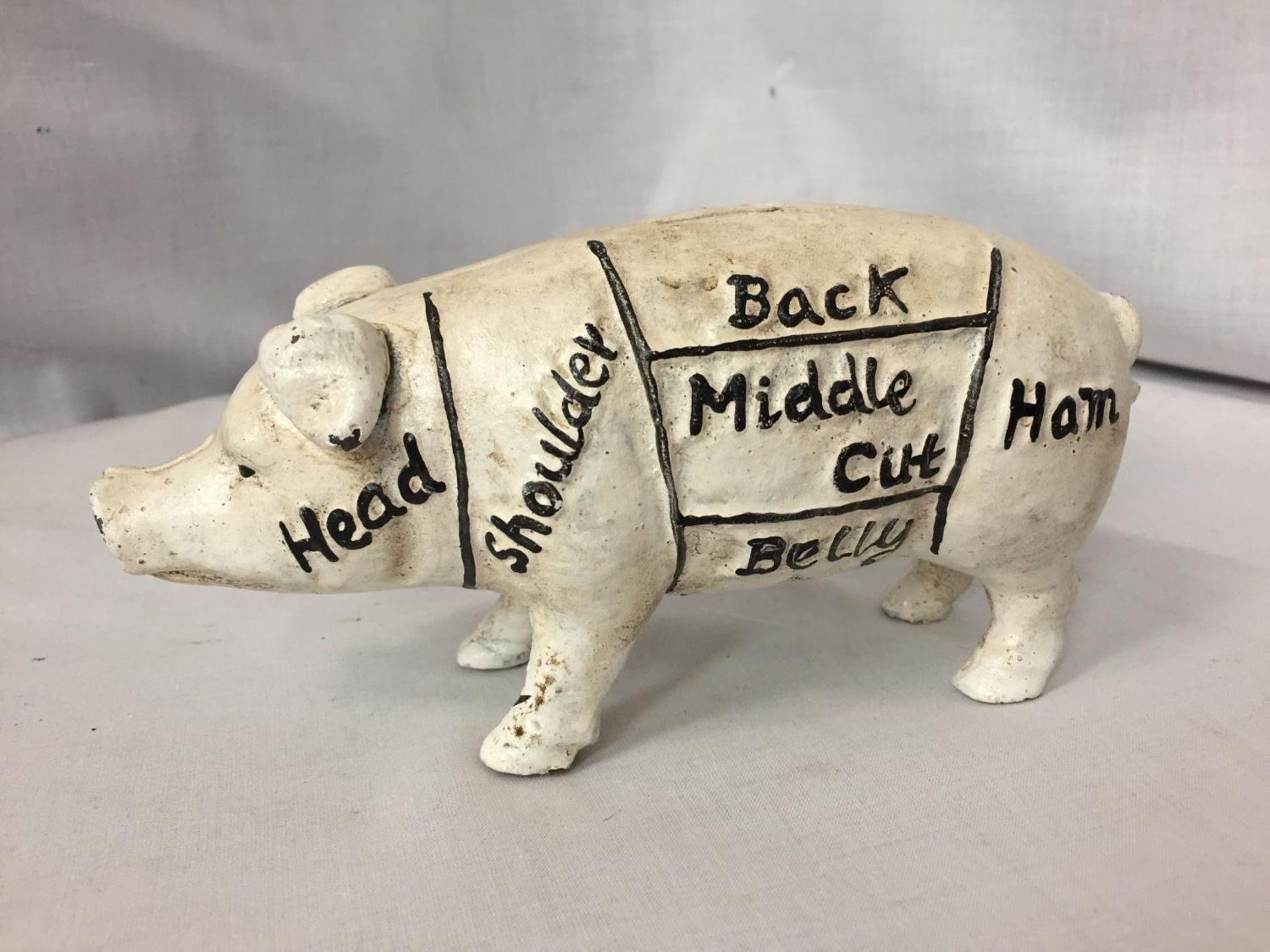 A CAST IRON BUTCHERS PIG - LIMERICK HAMS IRELAND - Image 2 of 4