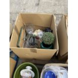 AN ASSORTMENT OF HOUSEHOLD CLEARANCE ITEMS TO INCLUDE CERAMICS AND GLASS WARE ETC