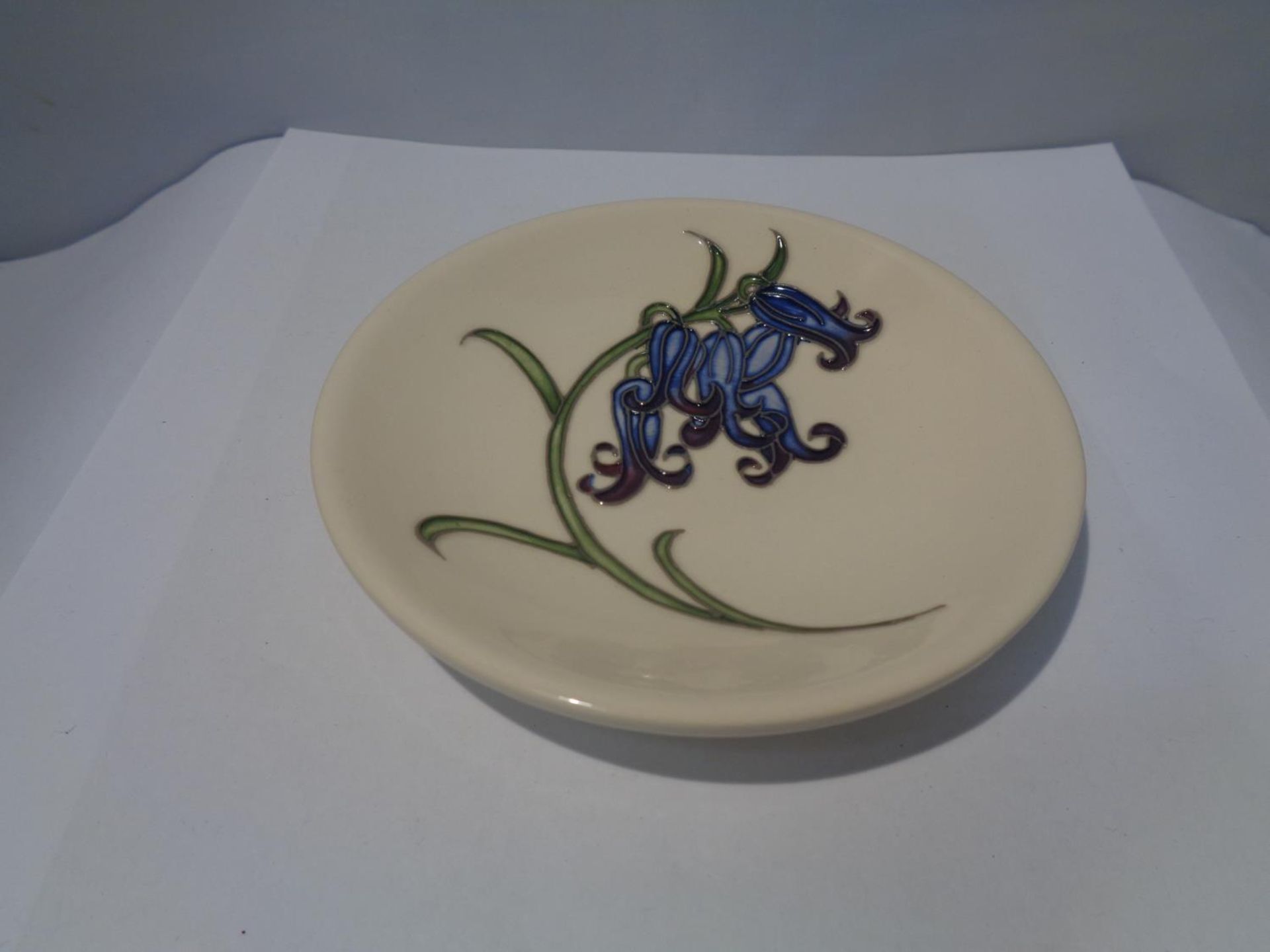 A MOORCROFT BLUEBELL HARMONY COASTER