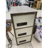 A METAL THREE DRAWER FILING CABINET WITH KEY