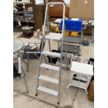 A FOUR RUNG ALLUMINIUM STEP LADDER