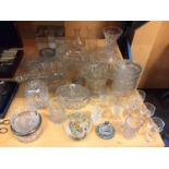 A COLLECTION OF GLASSWARE TO INCLUDE COVERED DISHES, VASES AND SERVING BOWLS