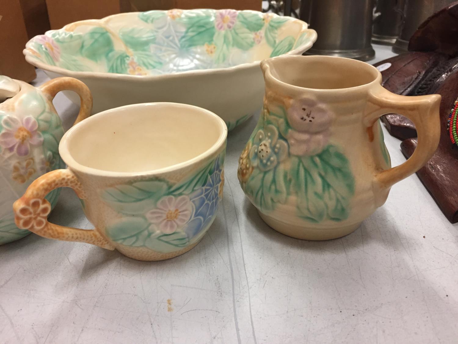 FOUR PIECES OF AVON WARE TO INCLUDE A JUG AND A FRUIT BOWL - Image 2 of 4