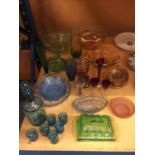 A SELECTION OF COLOURED GLASSWARE TO INCLUDE SERVING AND DESSERT BOWLS