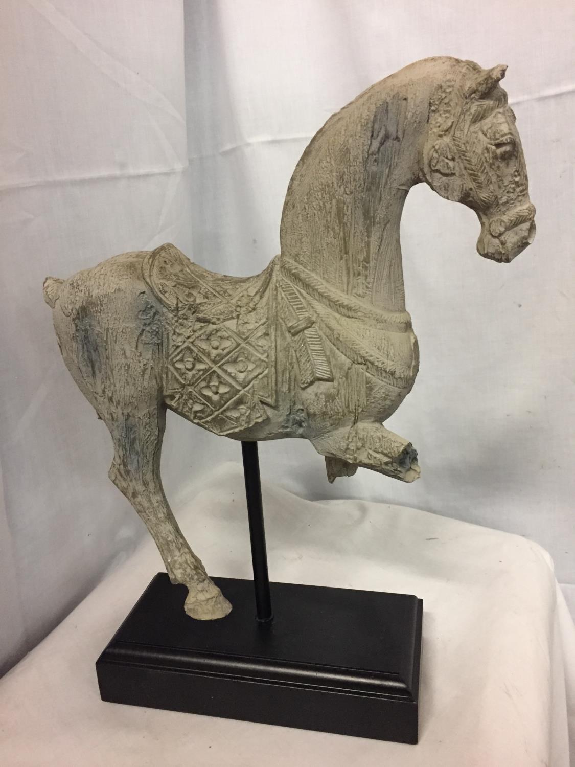 A WOODEN MODEL OF A CAROUSEL STYLE HORSE ON WOODEN PLINTH, H-46CM - Image 2 of 2