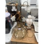 AN ASSORTMENT OF TABLE LAMPS TO INCLUDE A DECORATIV GLASS CANDLE HOLDER