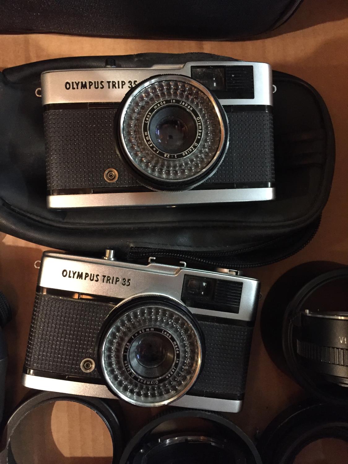 A SELECTION OF CAMERAS AND EQUIPMENT TO INCLUDE TWO OLYMPUS TRIP 35 CAMERAS, LENSES, BINOCULARS ETC. - Image 2 of 3